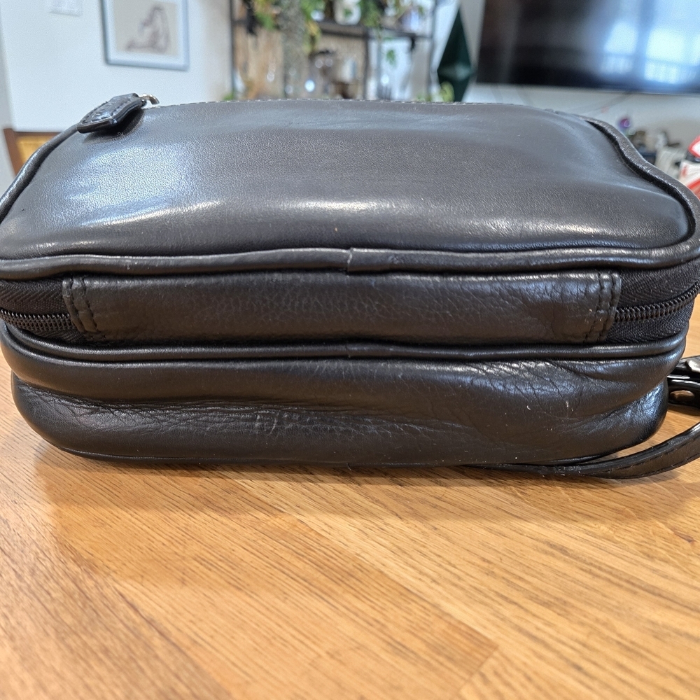 Mancini Leather Unisex Crossbody Wallet Bag - Picture 5 of 8